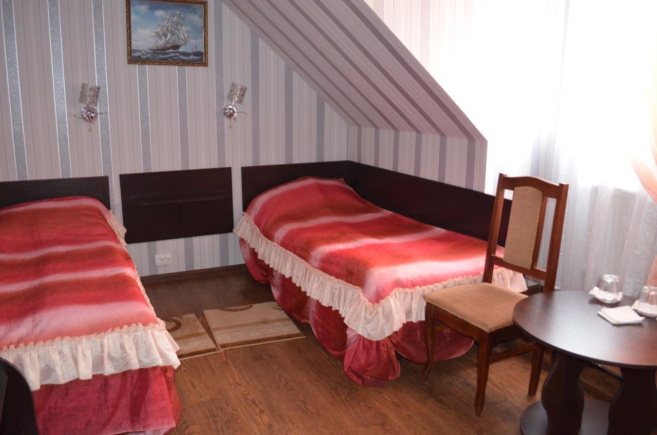 Hotel Fiyesta Старокостянтинів Екстер'єр фото