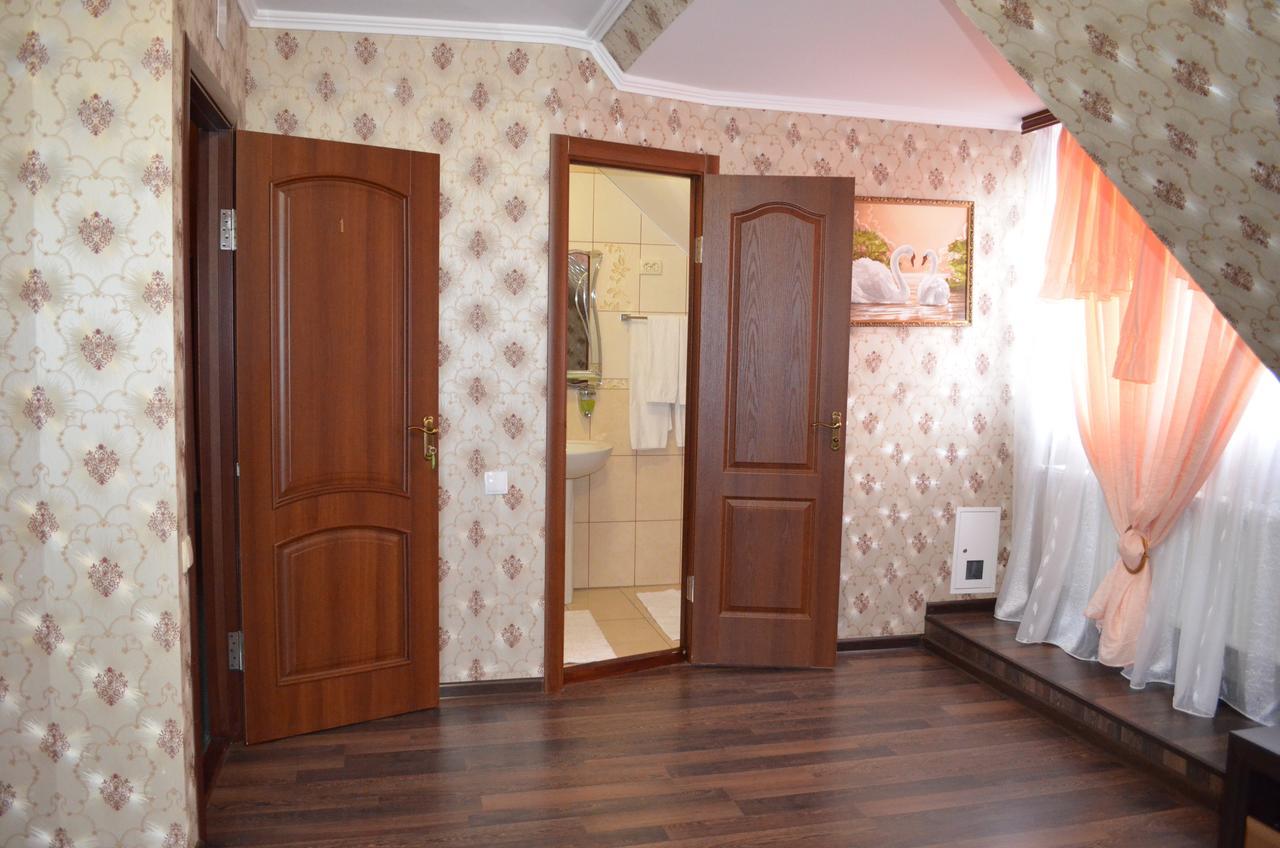 Hotel Fiyesta Старокостянтинів Екстер'єр фото