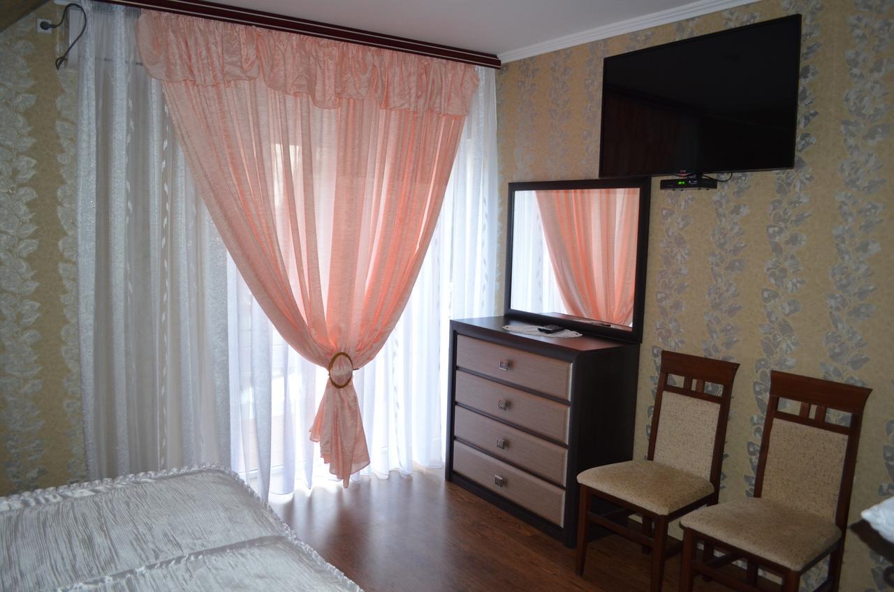 Hotel Fiyesta Старокостянтинів Екстер'єр фото