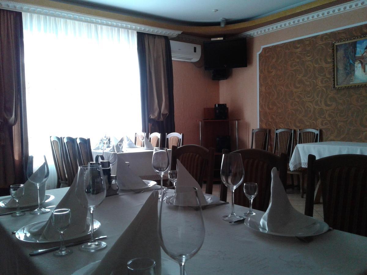 Hotel Fiyesta Старокостянтинів Екстер'єр фото